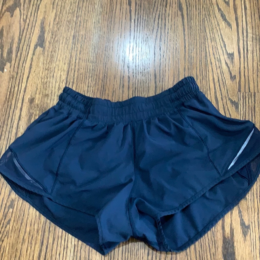 Lululemon Hotty Hot Low-Rise Lined Short 2.5" True Navy Size 6